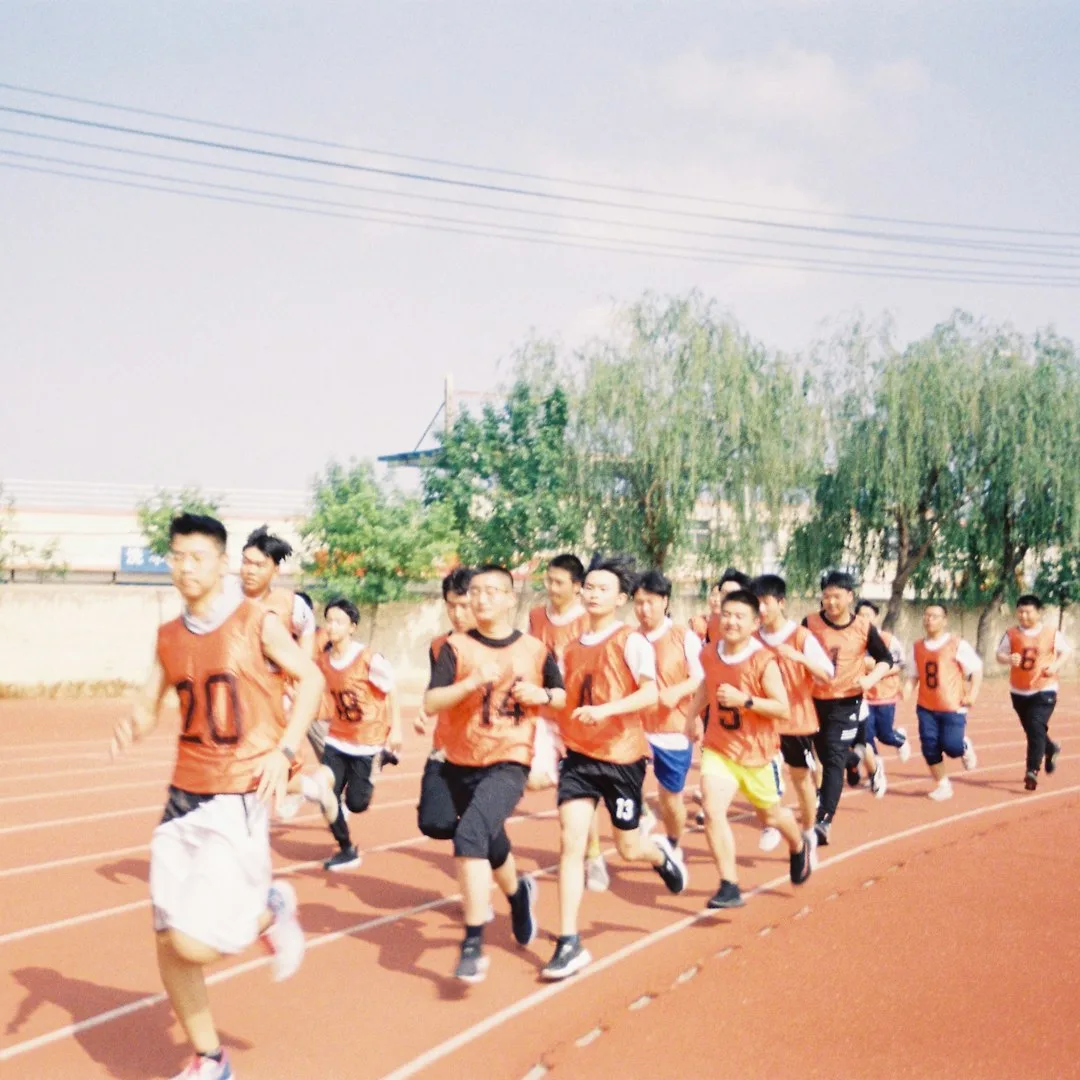 Friends running together in the morning with Kyool fitness accountability