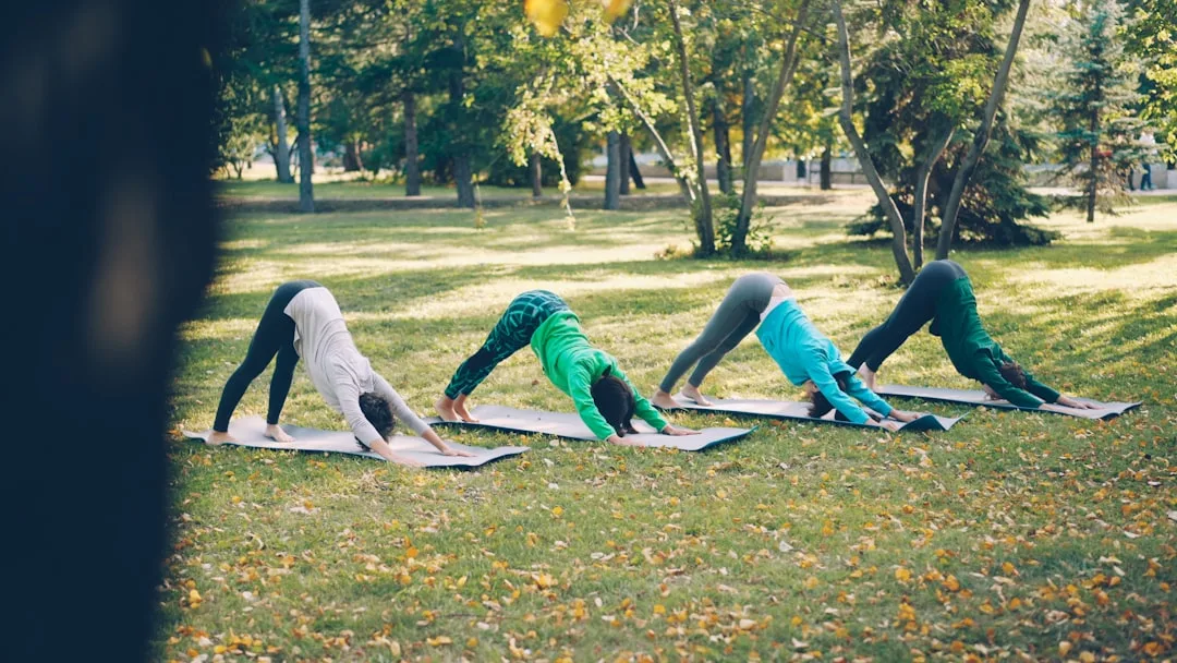 Kyool fitness group exercising outdoors together building shared streaks